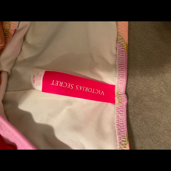 Victoria’s Secret Bikini - Picture 2 of 3